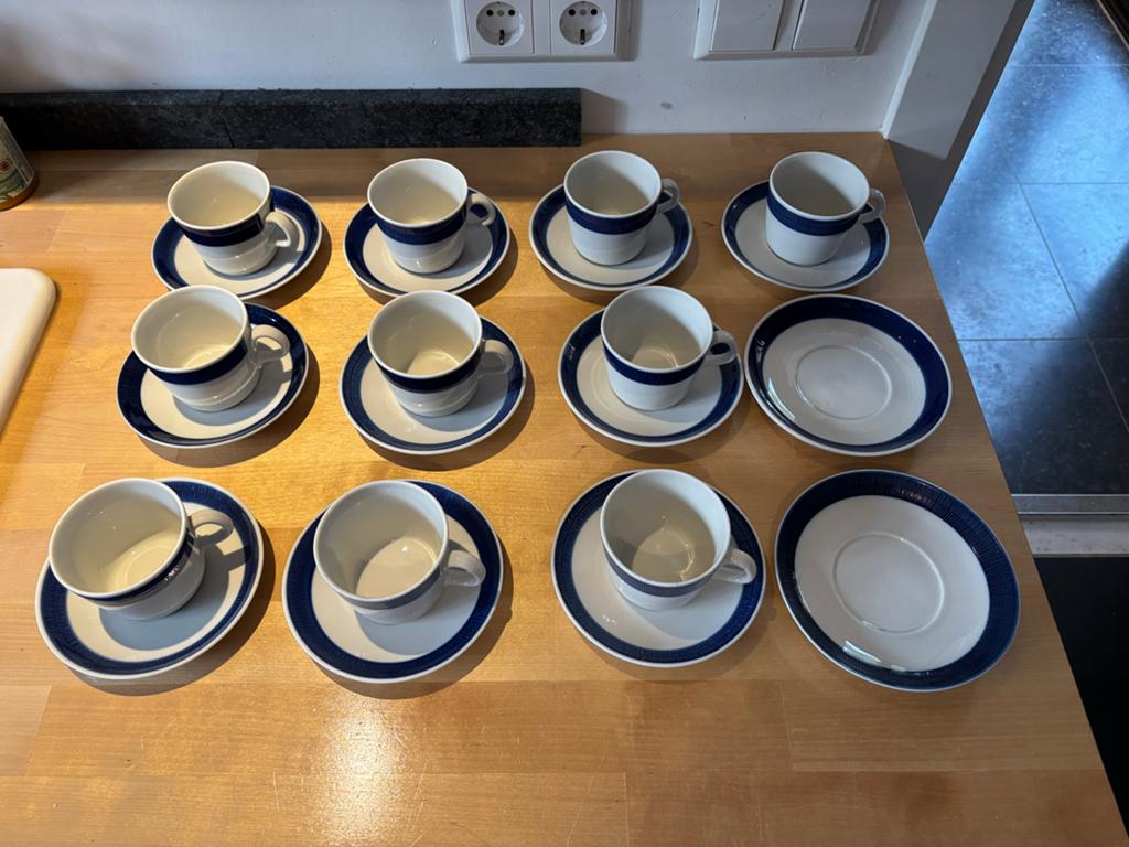 Koka Rörstrand blauw Zweden - 10 Kopjes en 12 Schotels, Ophalen of Verzenden, Zo goed als nieuw, Overige stijlen, Kop(pen) en/of Schotel(s)