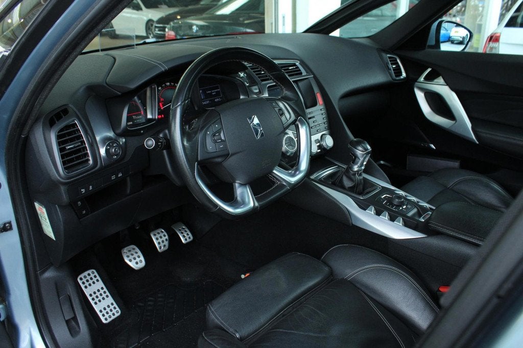 Citroen DS5 200pk Sport Chic | DENON | PANORAMA | TREKHAAK |, Auto's, Euro 5, 15 km/l, Gebruikt, Zwart