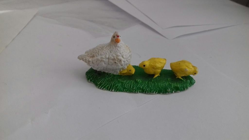 Kip met kuikens 1, dierfiguur Bullyland, Ophalen of Verzenden, Zo goed als nieuw, Boerderijdier, Beeldje of Figuurtje