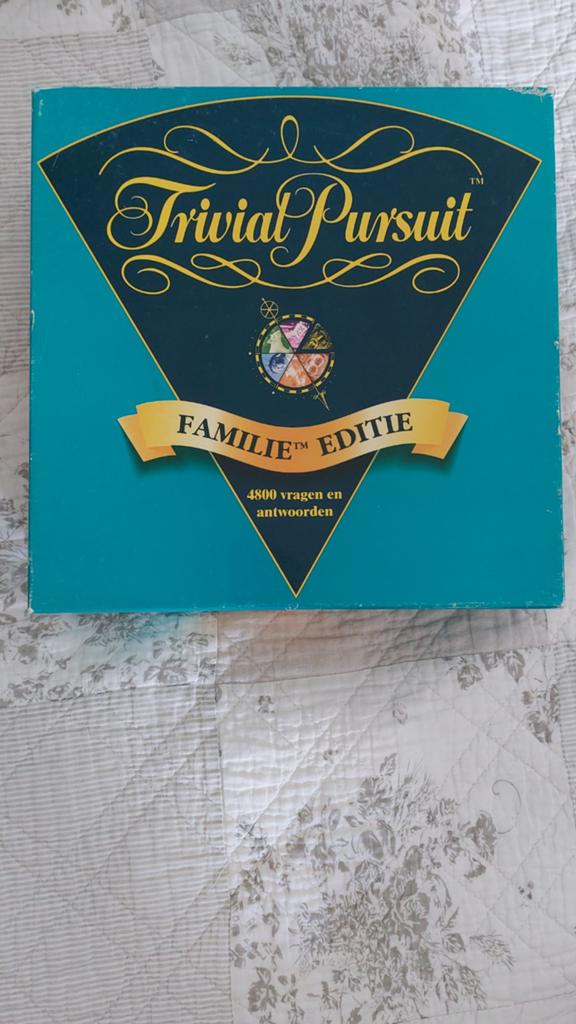 Trivial Pursuit Familie Editie - Bordspel, Hobby en Vrije tijd, Gezelschapsspellen | Bordspellen, Vijf spelers of meer, Ophalen of Verzenden