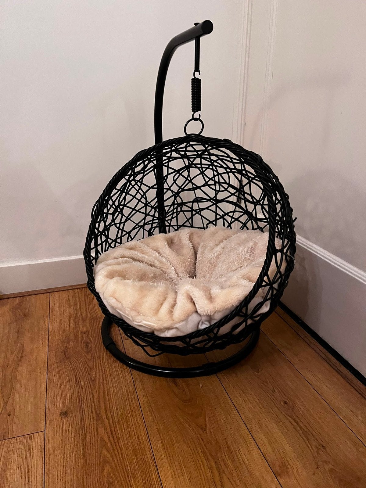 Hangstoel voor katten, Ophalen