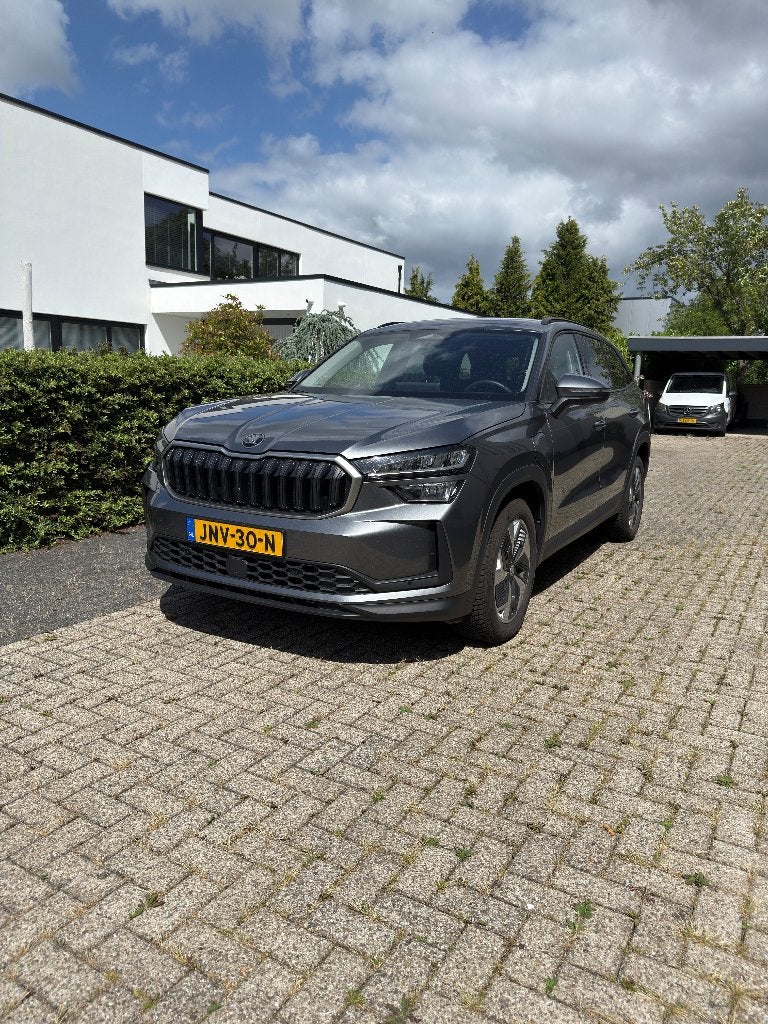 Skoda Kodiaq 1.5 TSI Phev 204pk Dsg-6 2025 Grijs, Auto's, Skoda, Stof, Euro 6, 4 cilinders, Bedrijf