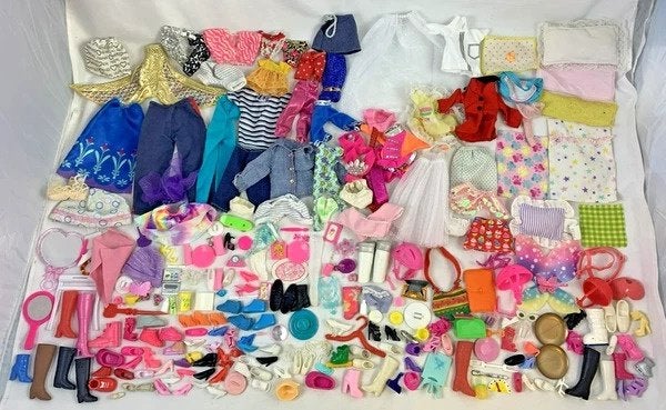 Verzameling Barbie Bratz poppenkleding Schoenen Accessoires, Kinderen en Baby's, Coolsingel 104, 3011 AG Rotterdam, Netherlands