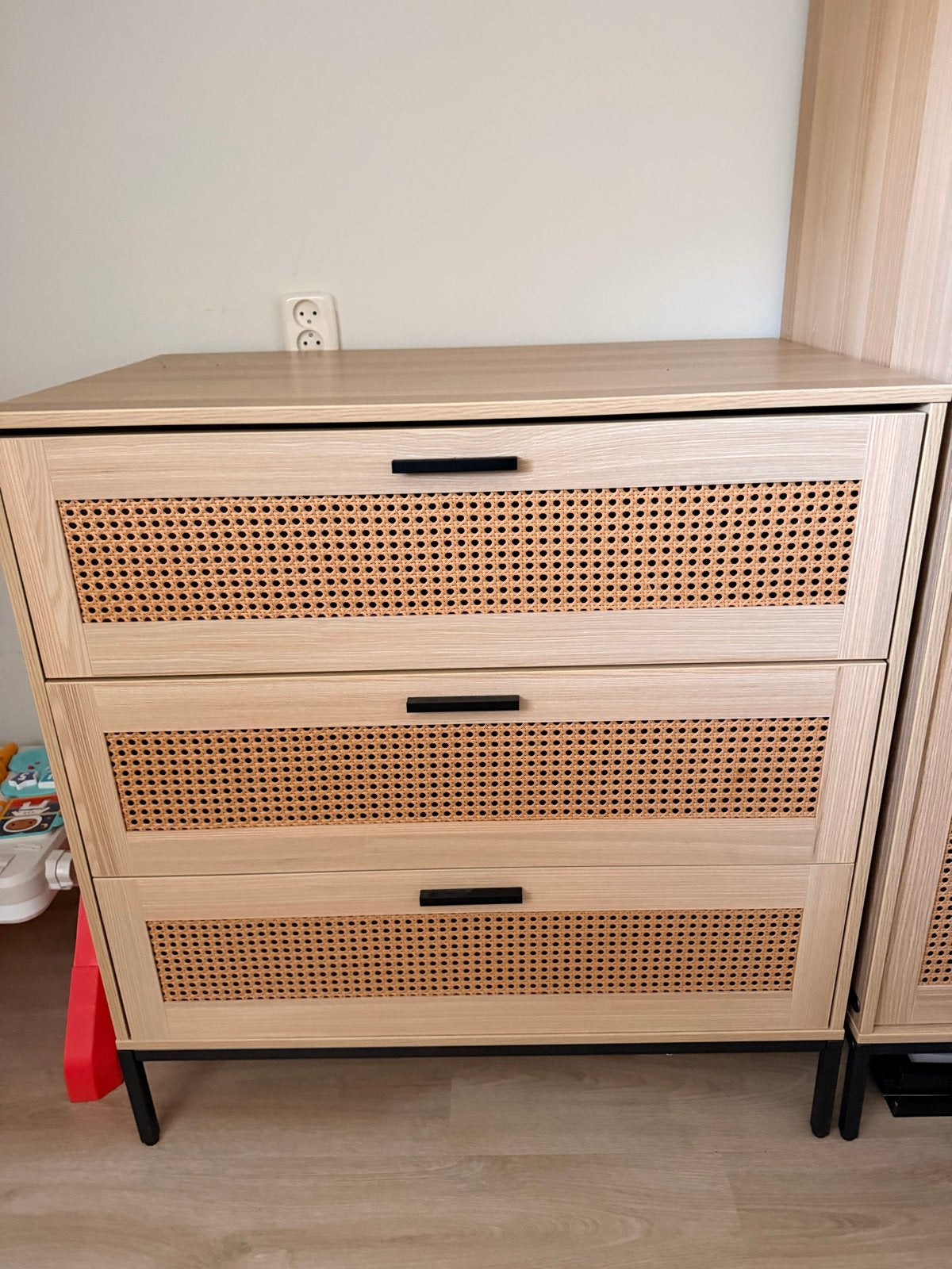 Commode met 3 laden en rotan details, Ophalen, 100 tot 150 cm, 50 tot 100 cm, Zo goed als nieuw