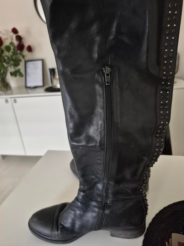 Zwarte hoge laarzen met studs echt  leer, Kleding | Dames, Schoenen, Hoge laarzen, Zwart, Ophalen of Verzenden, Onbekend