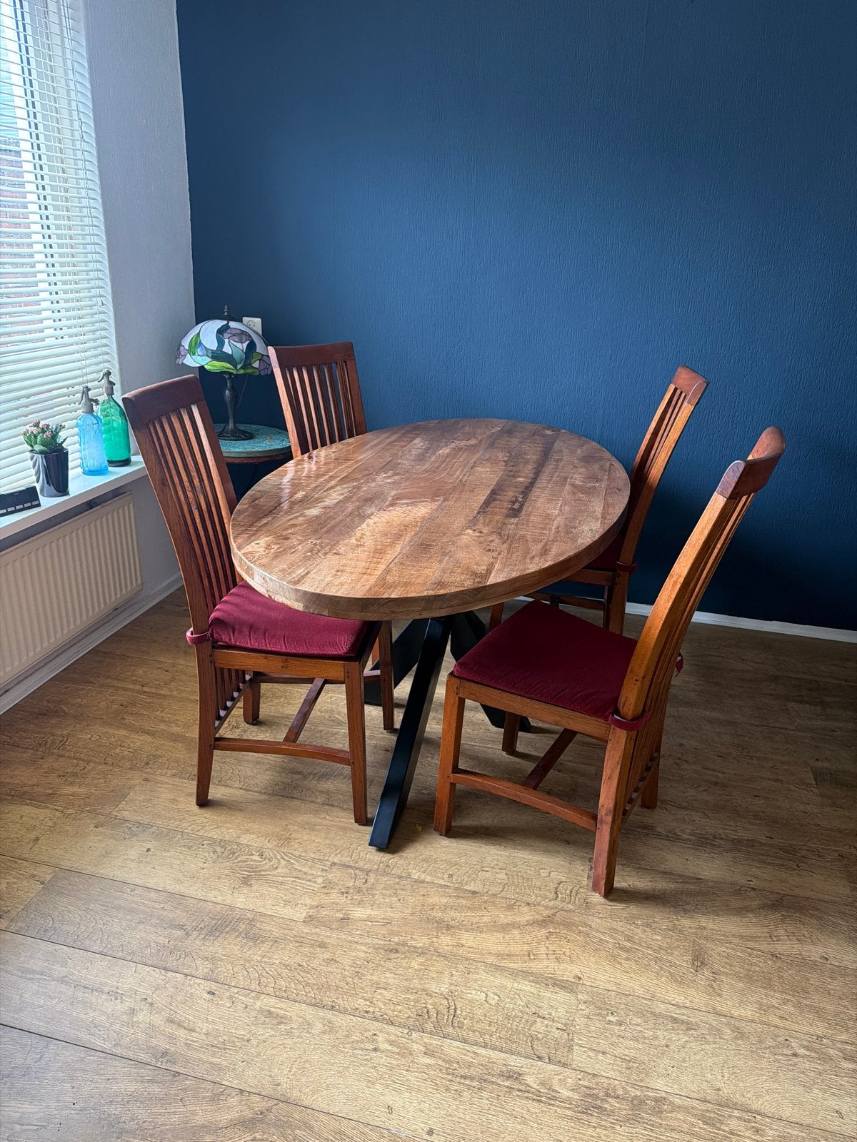 Ovale eettafel met 4 stoelen - Mangohout, Huis en Inrichting, Ophalen, Gebruikt, 100 tot 150 cm, 150 tot 200 cm