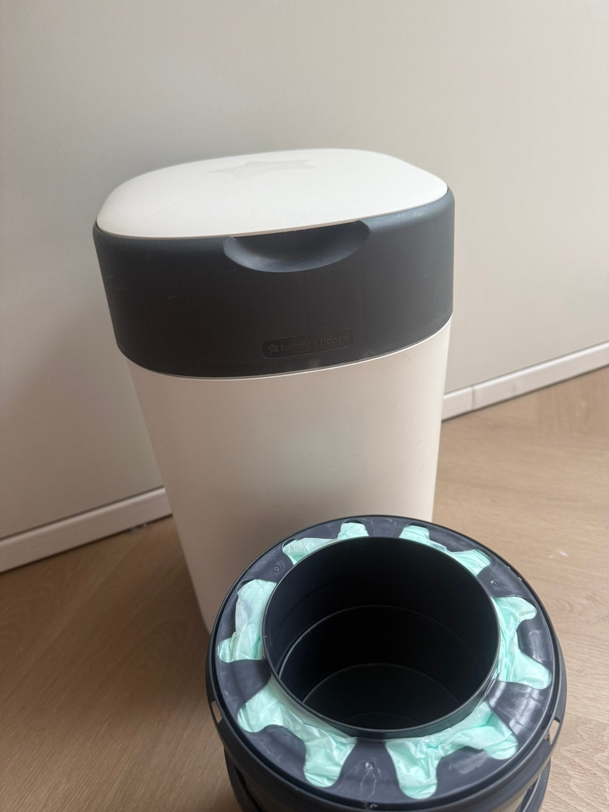 Tommee Tippee luieremmer met navulling, Kinderen en Baby's, Ophalen, Zo goed als nieuw, Overige typen