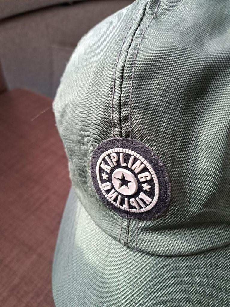 Nieuwe Kipling pet in legergroen, Nieuw, One size fits all, Ophalen of Verzenden, Pet