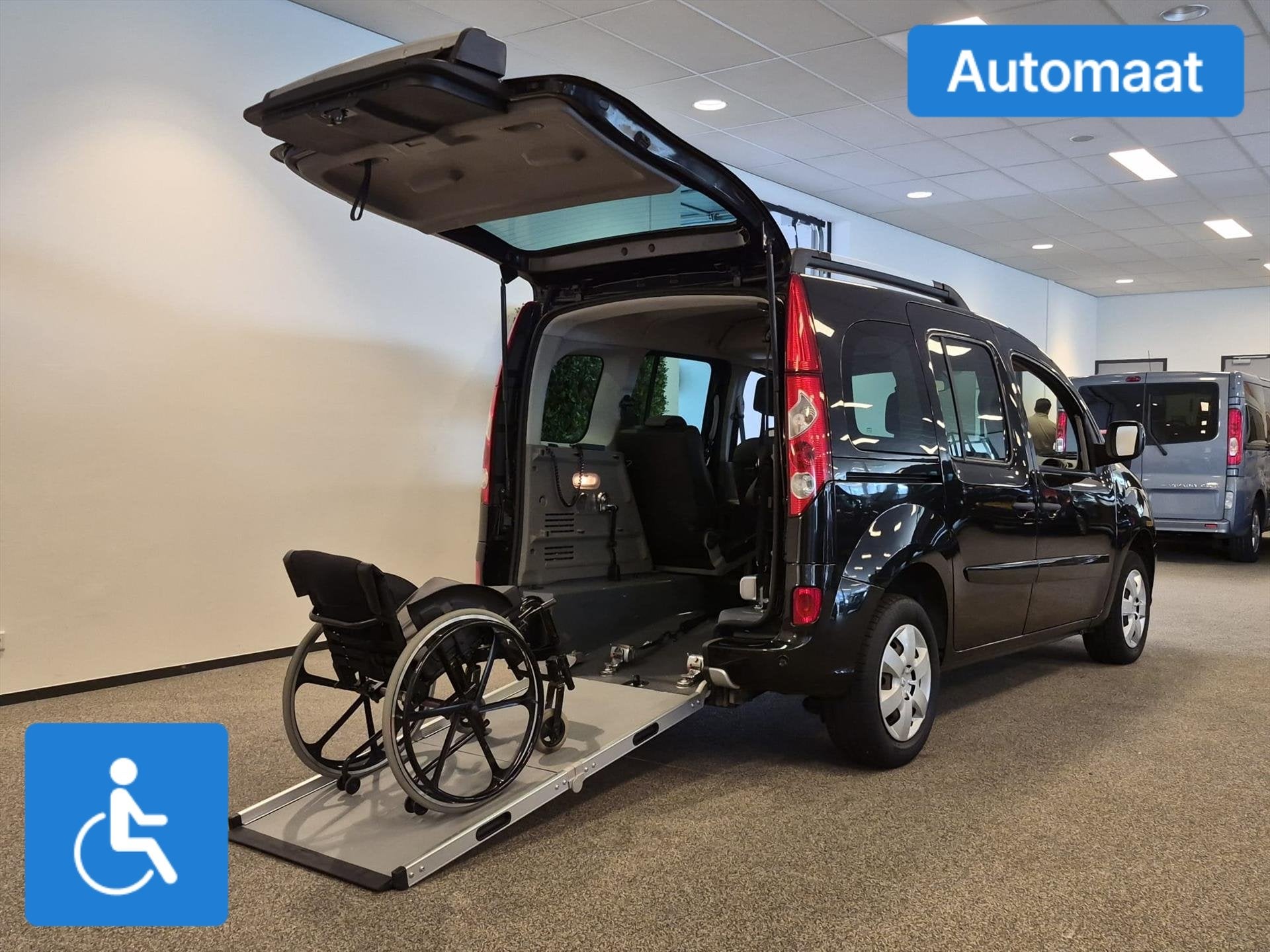 Renault Kangoo Rolstoelauto Automaat 3+1, Auto's, 12 maanden, Stof, Gebruikt, Zwart