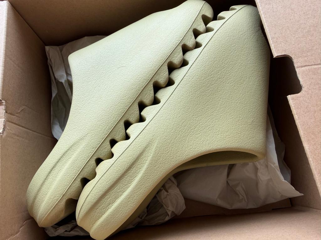 Adidas Yeezy Slide Resin FZ5904 - Maat 39, Ophalen of Verzenden, Nieuw, Groen, Slippers