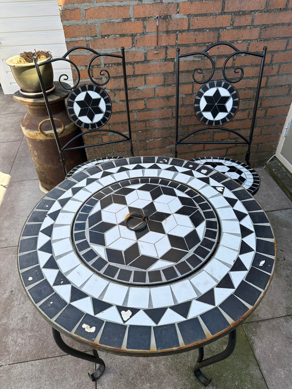 Bistro set met vuur/barbecue  tafel, Tuin en Terras, Tuinsets en Loungesets, Overige materialen, Zo goed als nieuw, Tuinset, Eettafel