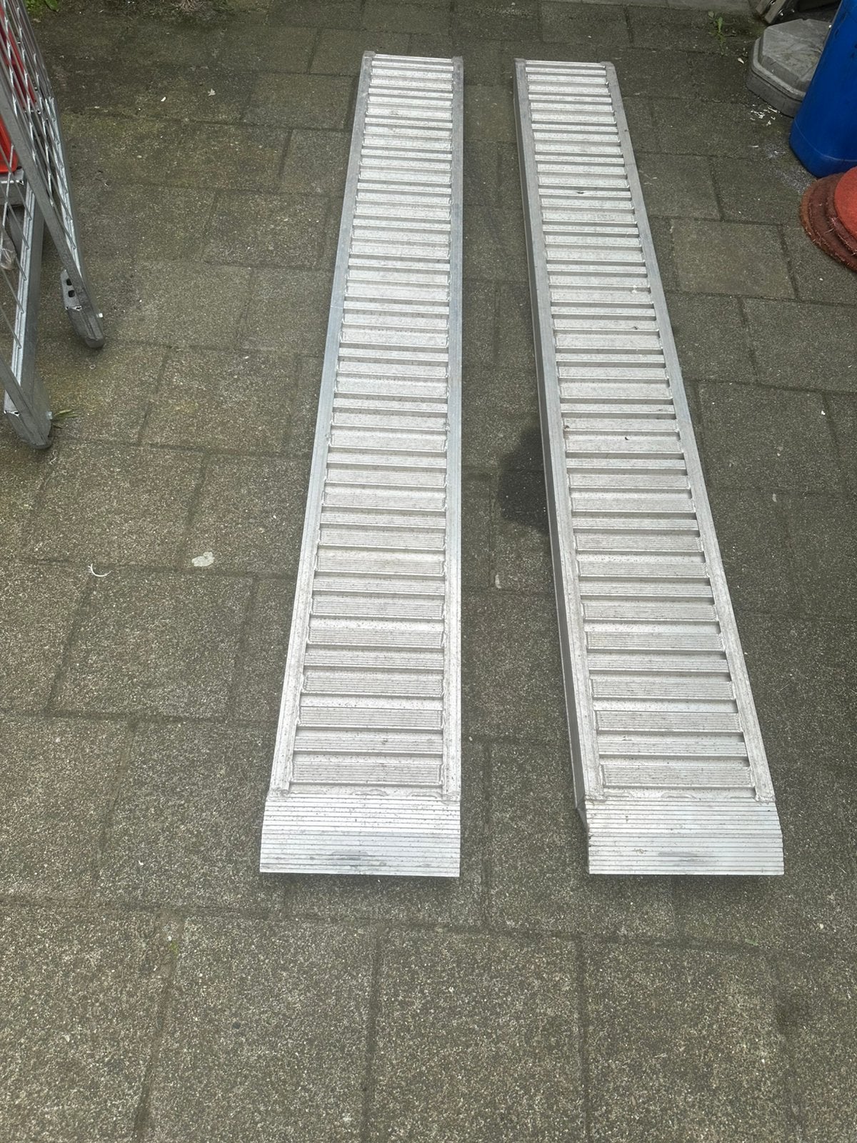 Aluminium oprijplaten – set van 2 – 3000kg, Ophalen, Zo goed als nieuw