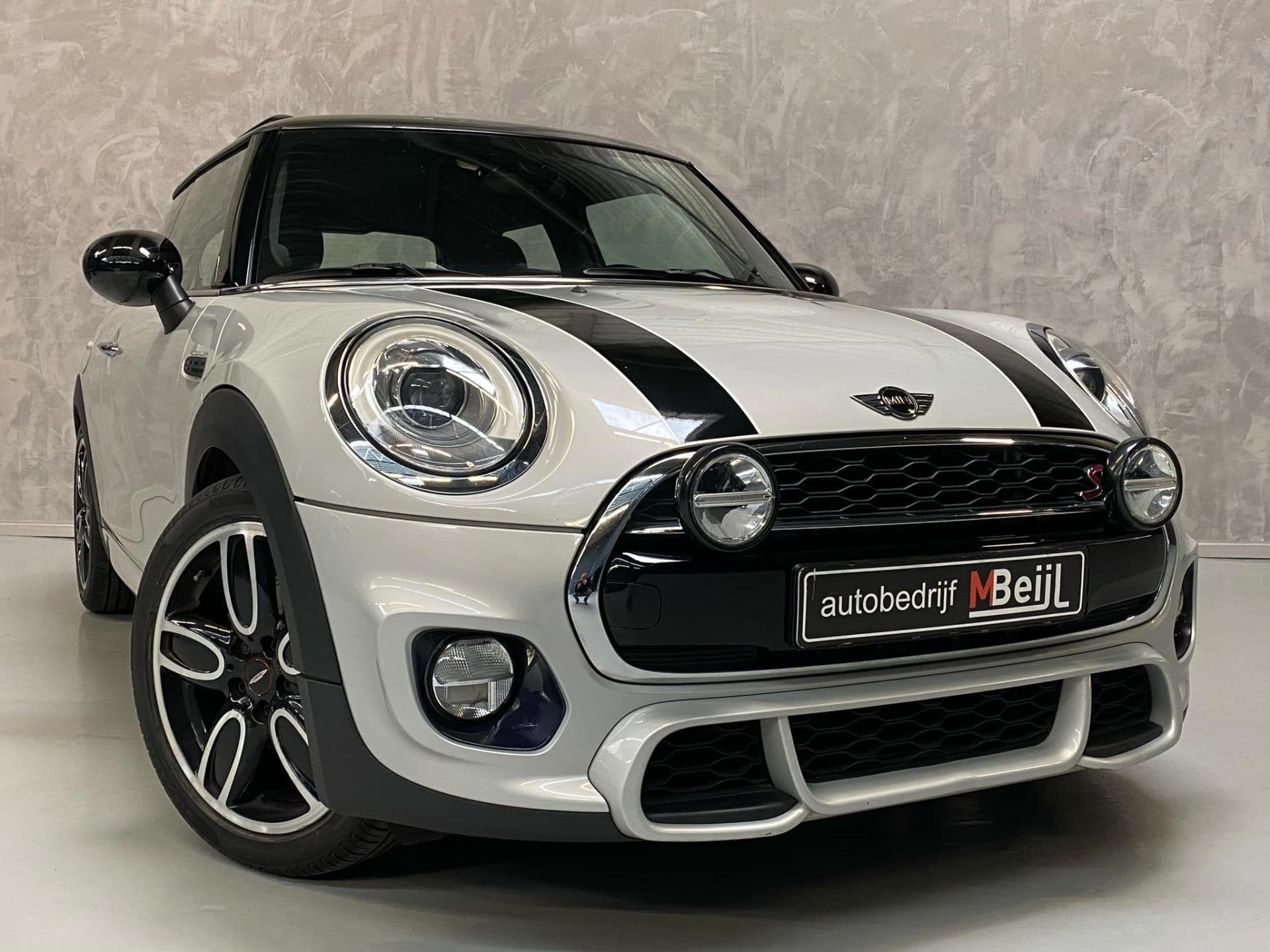 Mini Mini 1.5 Cooper Business /JCW Pakket /Harman kardon/ Na, Auto's, Voorwielaandrijving, Navigatiesysteem, 136 pk, Gebruikt