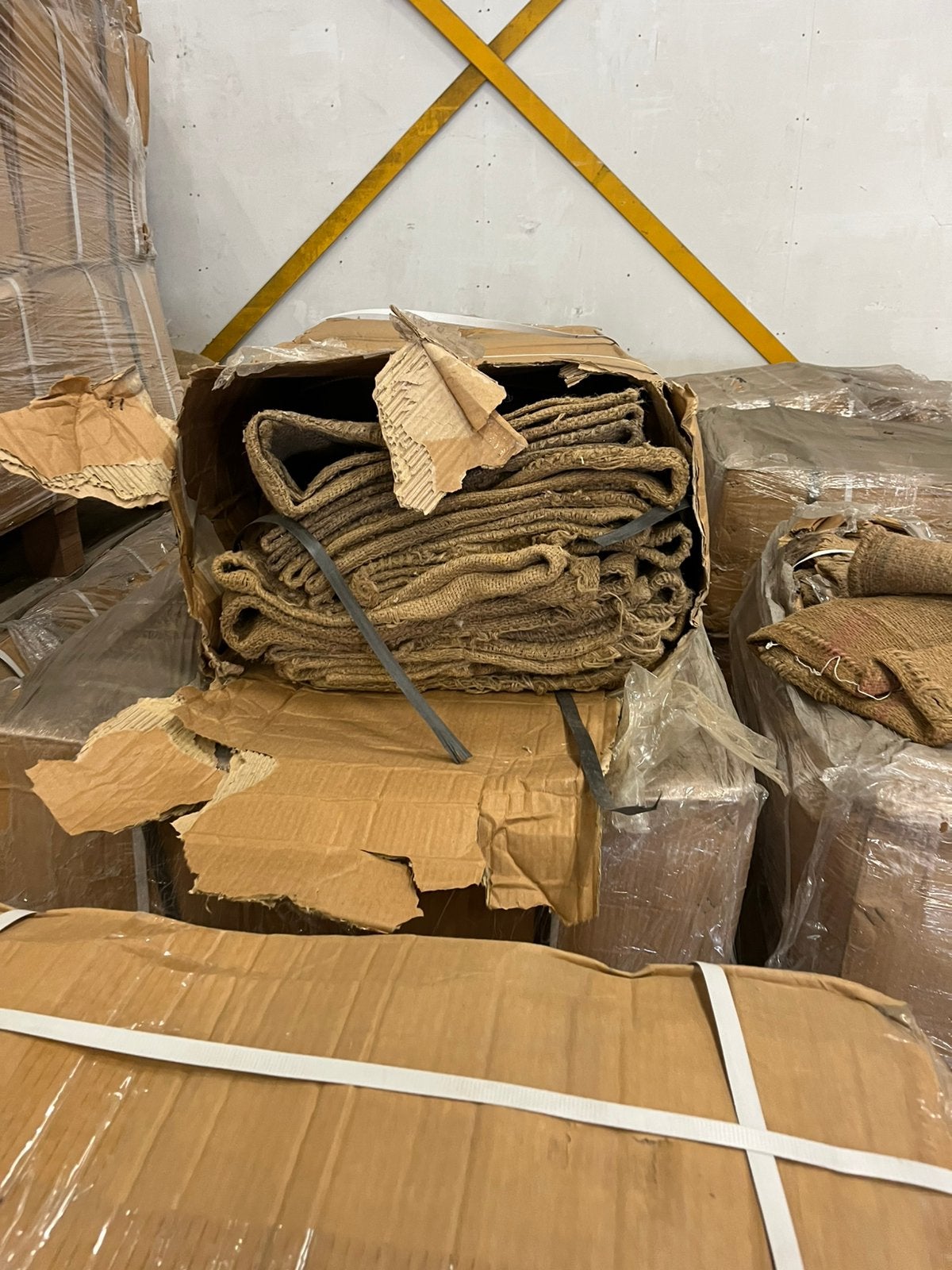 Jute zakken, Zakelijke goederen, Ophalen