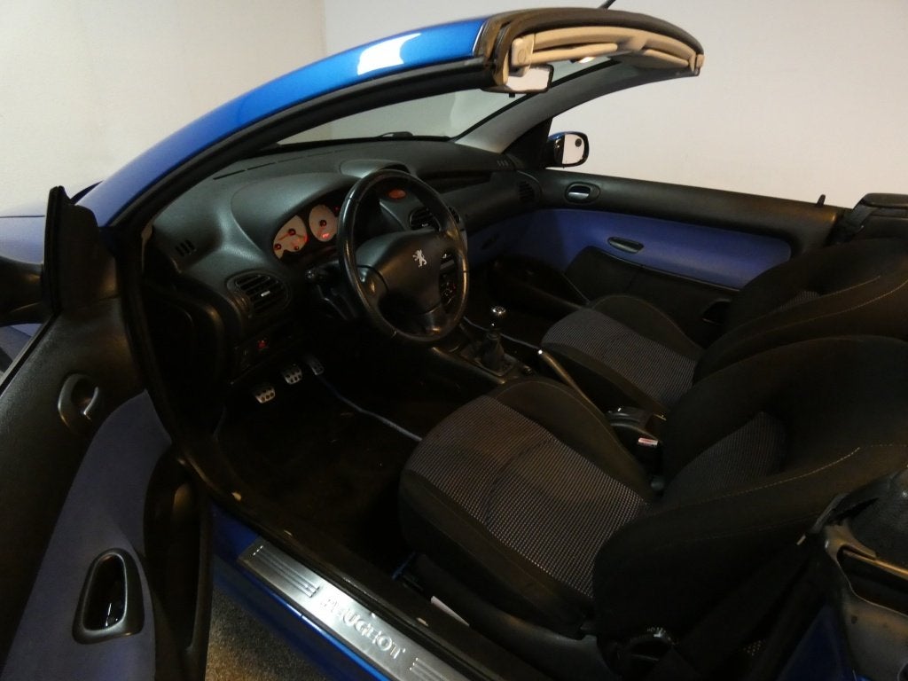 Peugeot 206 CC 1.6-16V (bj 2002), Auto's, Voorwielaandrijving, Gebruikt, Cabriolet, 49 €/maand