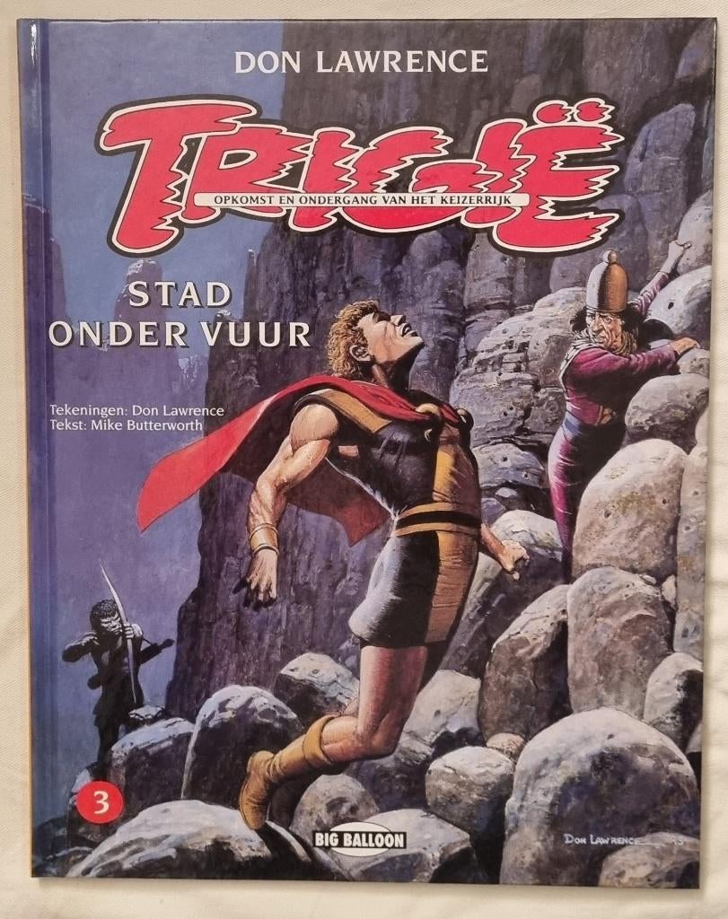 Trigië | Don Lawrence| nr 3 -Stad Onder Vuur [HC]-gesigneerd, Ophalen of Verzenden, Zo goed als nieuw, Don Lawrence, Mike Butterworth
