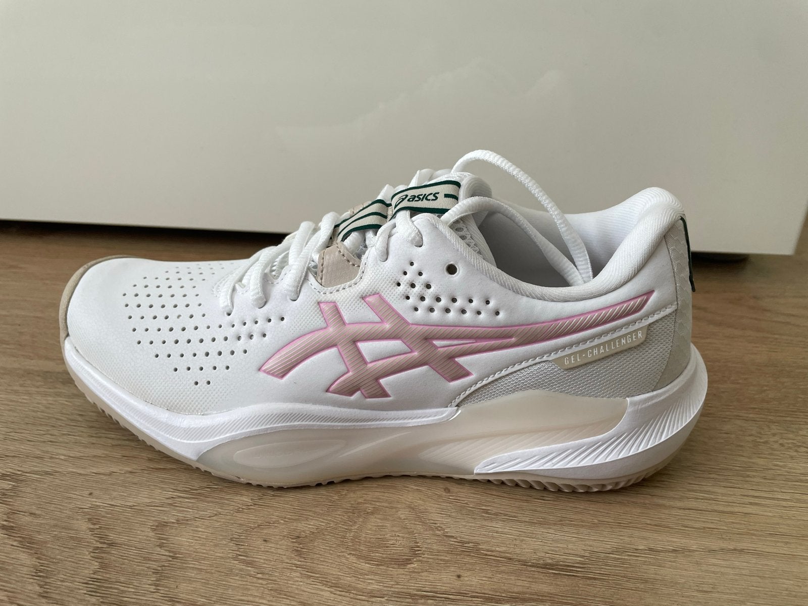 Nieuwe Asics Padel schoenen - Wit met roze details, Ophalen of Verzenden, Nieuw, Wit, Sportschoenen