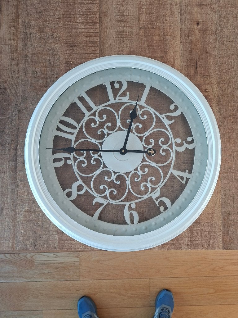 Wand klok 62cm, Wit, Analoog, Ophalen of Verzenden, Overige stijlen