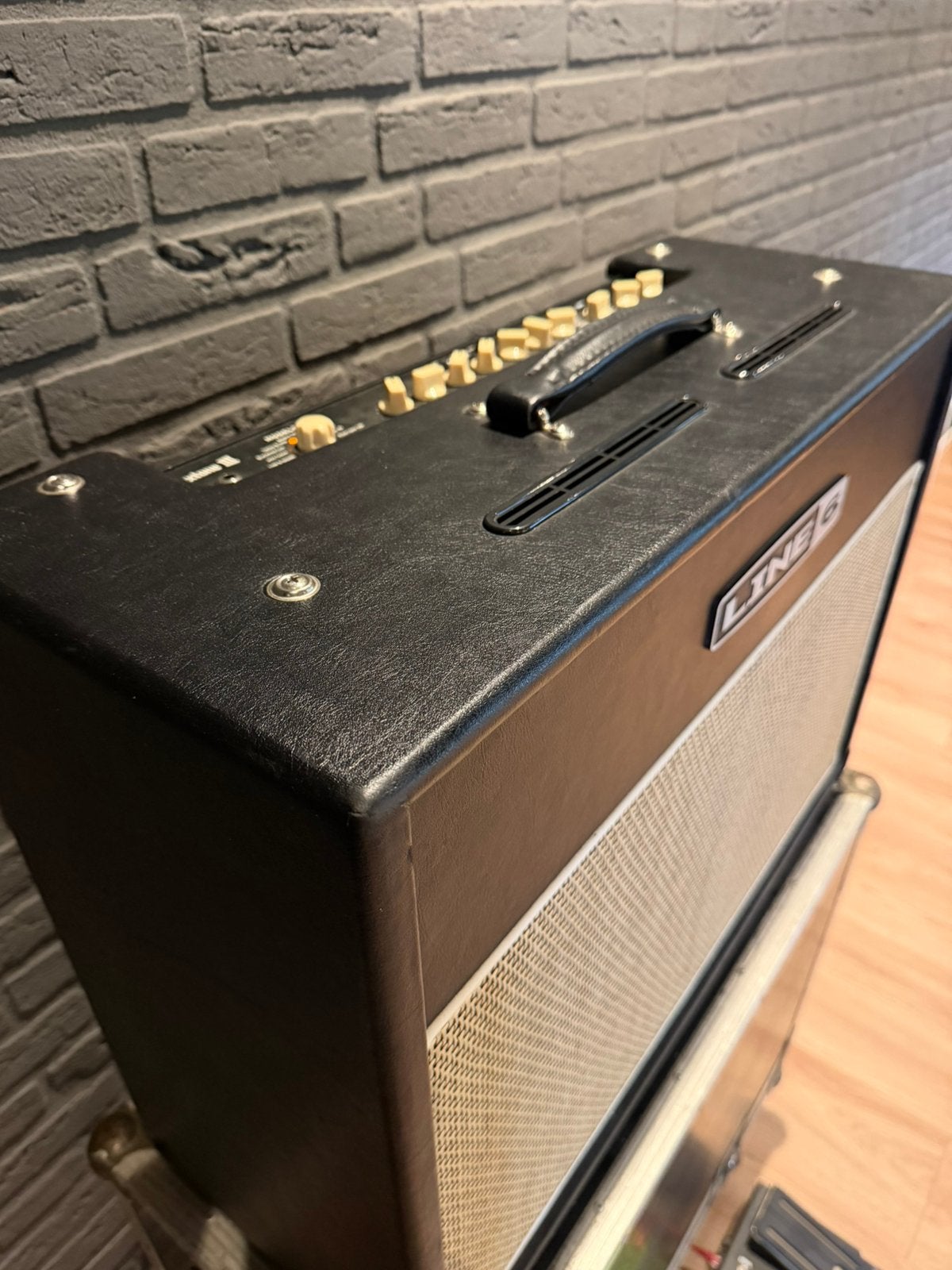 Foto 3 van Line6 Flextone III + flightcase