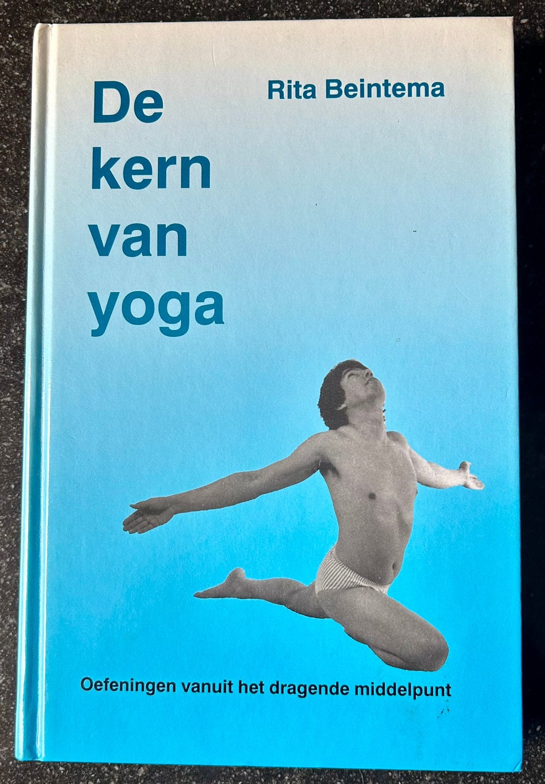 De kern van Yoga - Rita Beintema - Ankh Hermes, Boeken, Meditatie of Yoga, Ophalen of Verzenden, Zo goed als nieuw, Rita Beintema