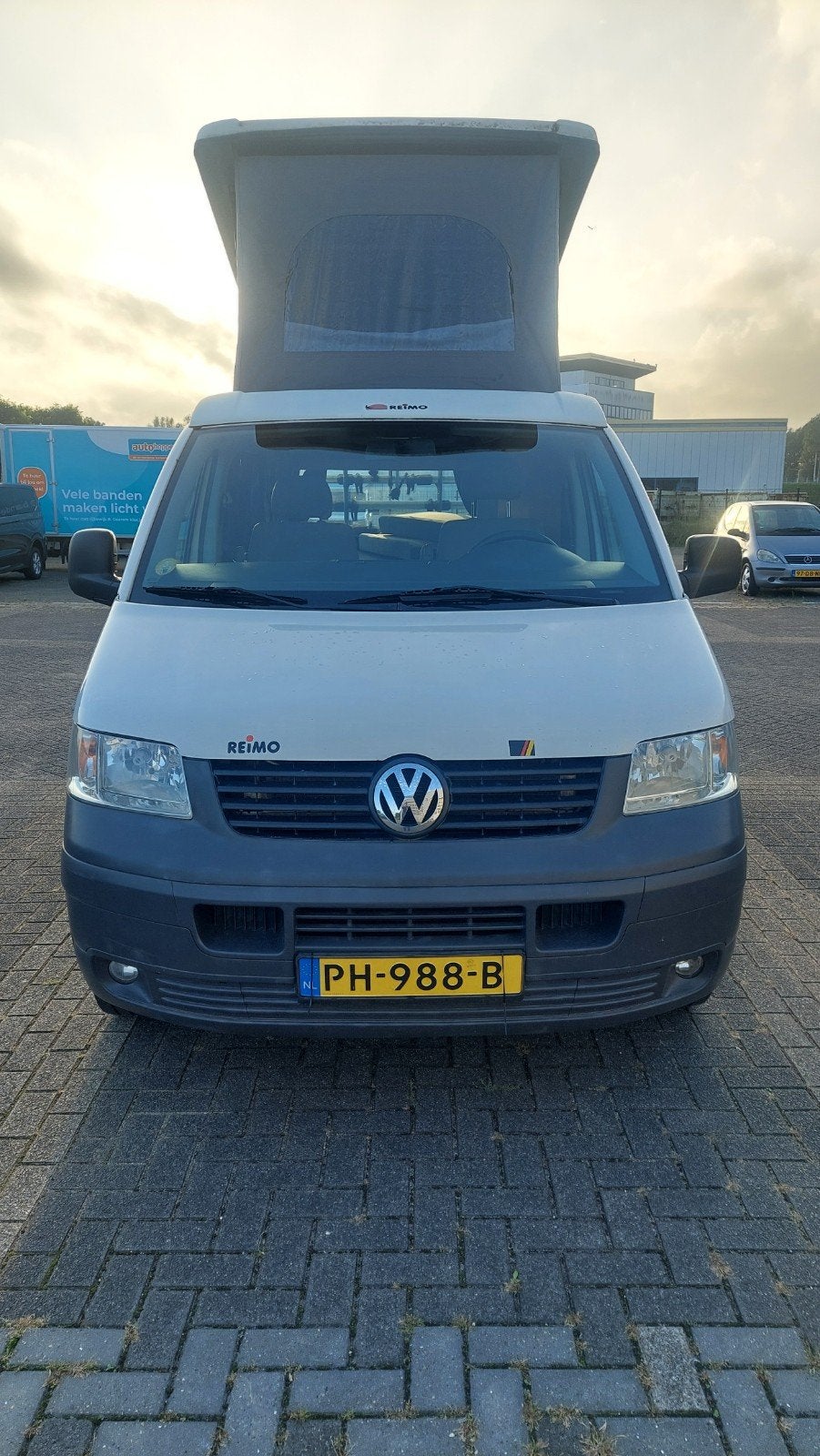 Foto 5 van VW T5 REIMO # 6 ZIT+4 SLAAPPLAATSEN # SLAAPHEFDAK #LENGTEZIT