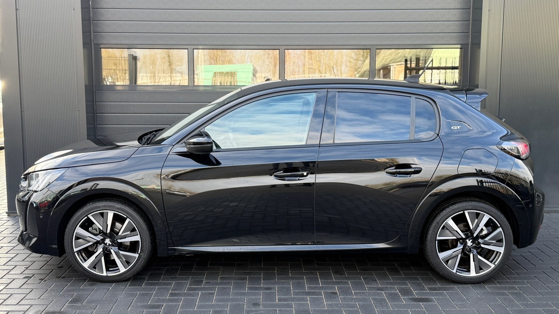Peugeot 208 1.2 PureTech GT Navi|Leer|Stoelverwarming, Auto's, 101 pk, Gebruikt, Euro 6, Automatische klimaatregeling