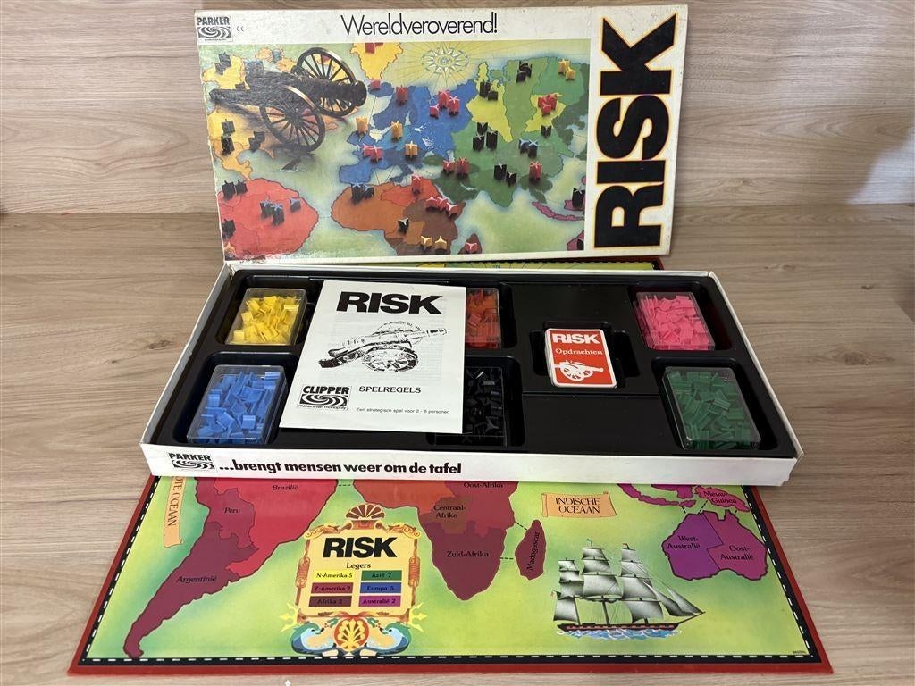 Risk witte doos slechte staat [3712], Hobby en Vrije tijd, Gezelschapsspellen | Bordspellen, Verzenden, Zo goed als nieuw