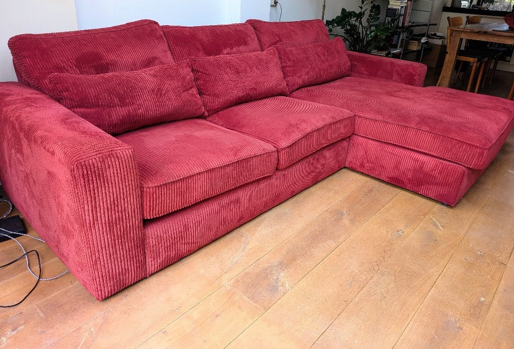 Rode ribstof 3-zitsbank met chaise longue, Ophalen, 250 tot 300 cm, Gebruikt, Driepersoons