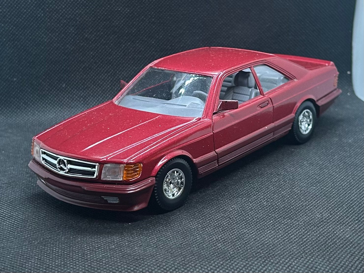 Bburago Mercedes Benz 500 SEC 1:24, Verzenden, Zo goed als nieuw, Bburago