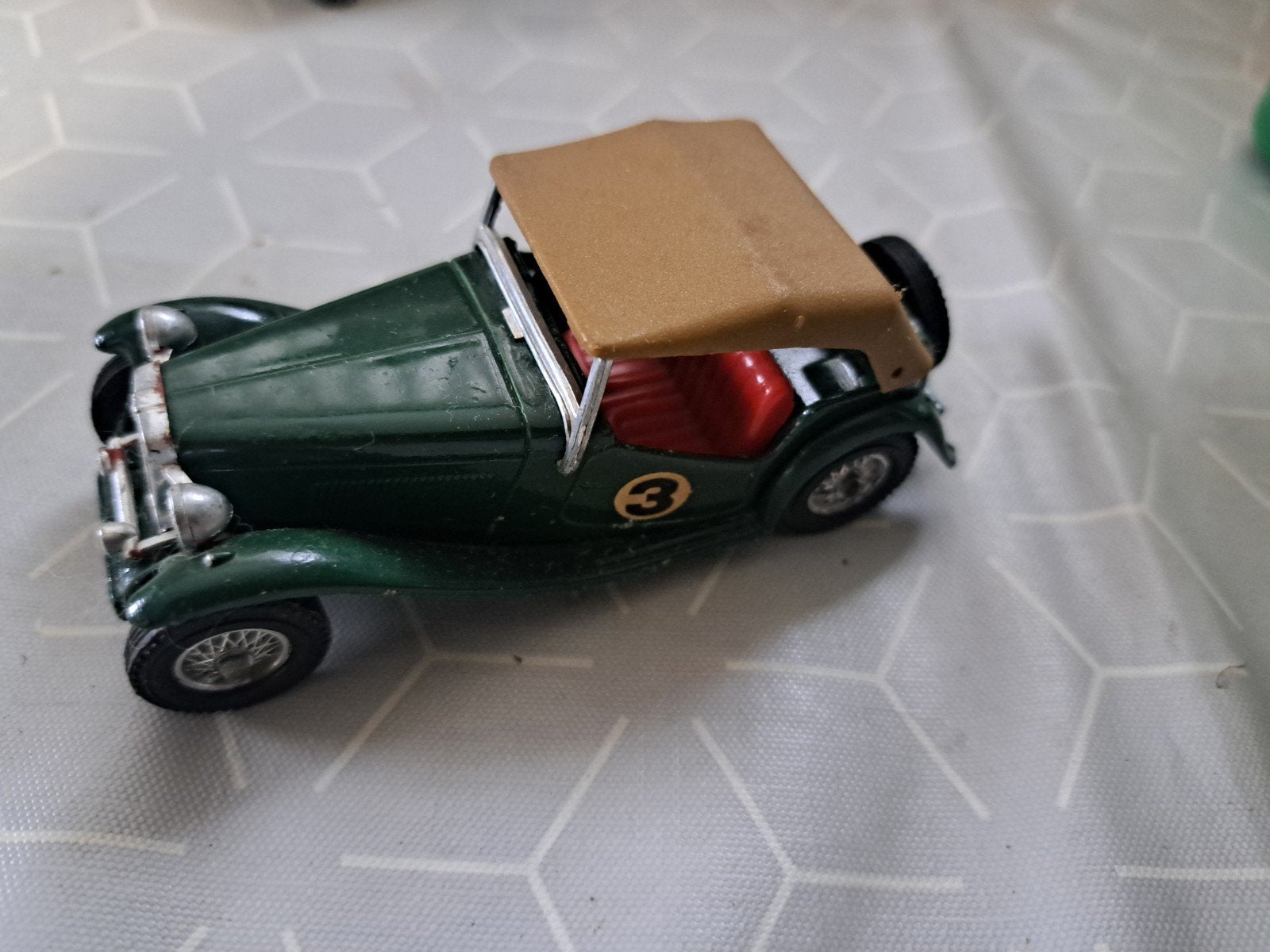 Vintage modelauto: Groene klassieke sportwagen, Hobby en Vrije tijd, Gebruikt, Auto, 1:32 tot 1:50, Ophalen
