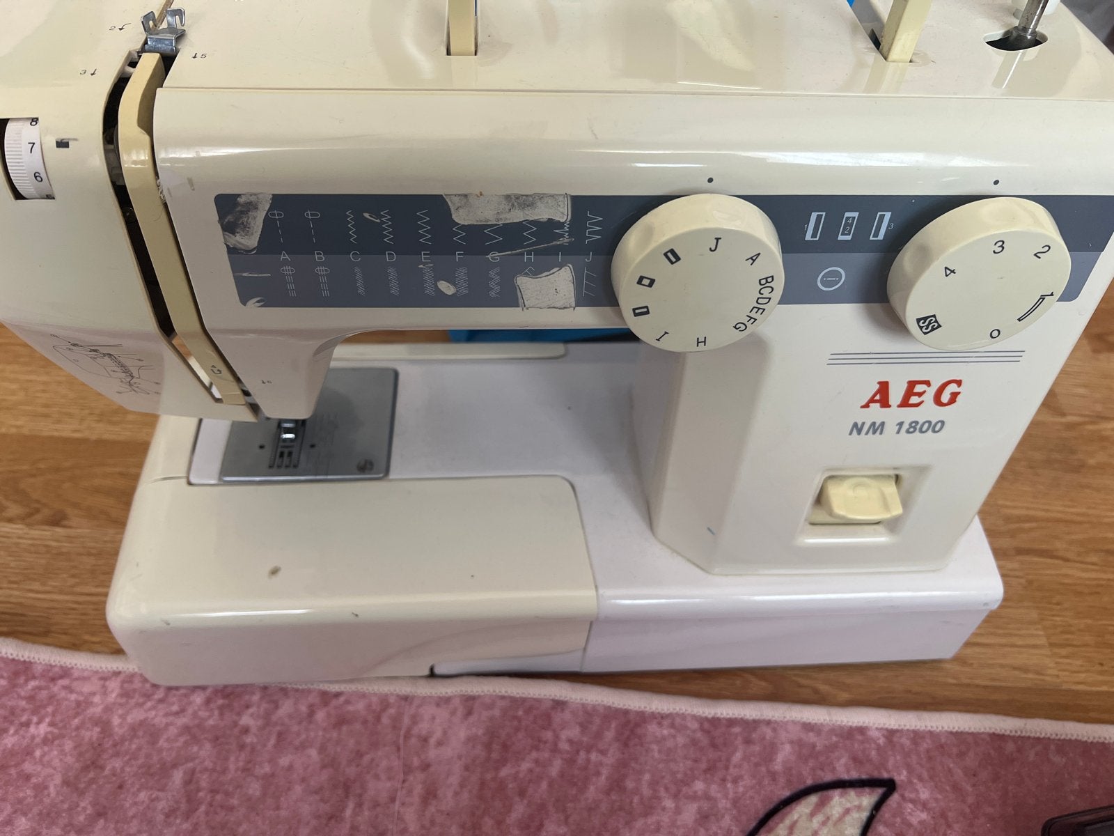 AEG NM 1800 Naaimachine - Gebruikt maar functioneel, Ophalen of Verzenden, Gebruikt, Naaimachine, Overige merken