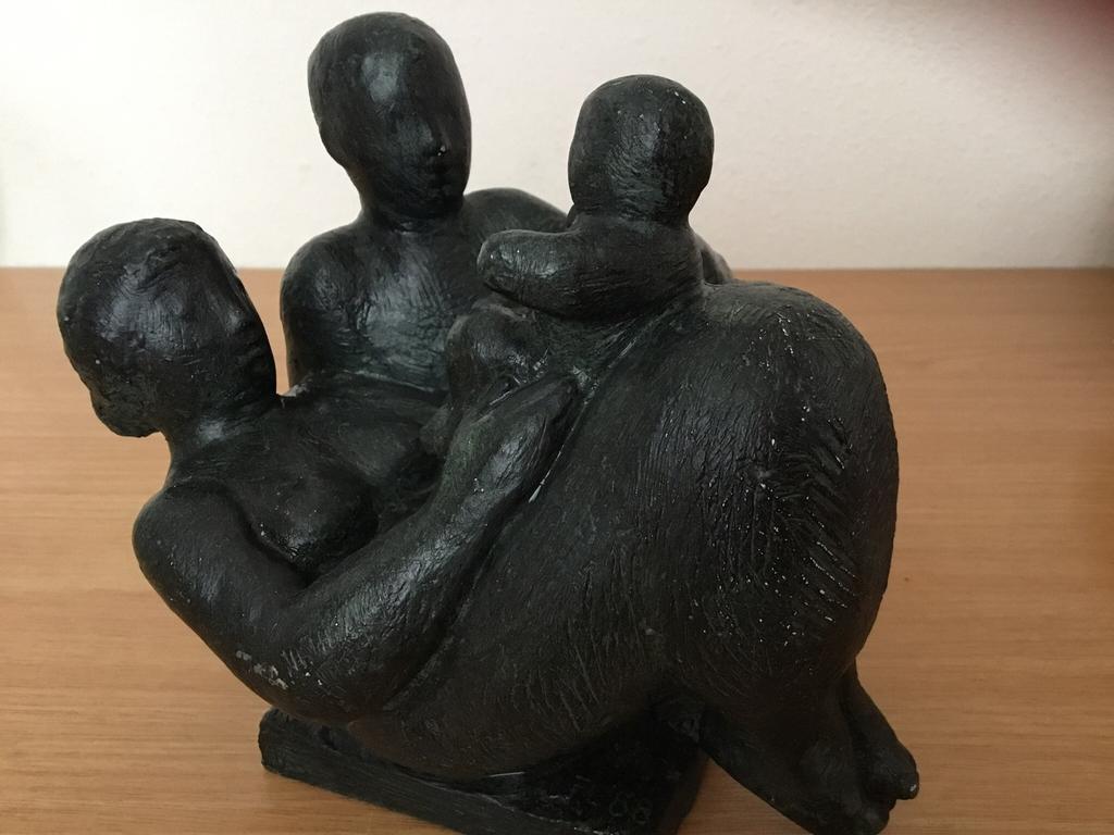 Beeld “ gezin” van Frank Letterie, Ophalen of Verzenden, Zo goed als nieuw, Dier