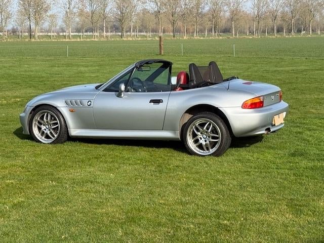 BMW Z3 Roadster 1.9(1998)–Zilver/Rood Leder–114.924 km, Auto's, Achterwielaandrijving, Stoelverwarming, 4 cilinders, Cabriolet