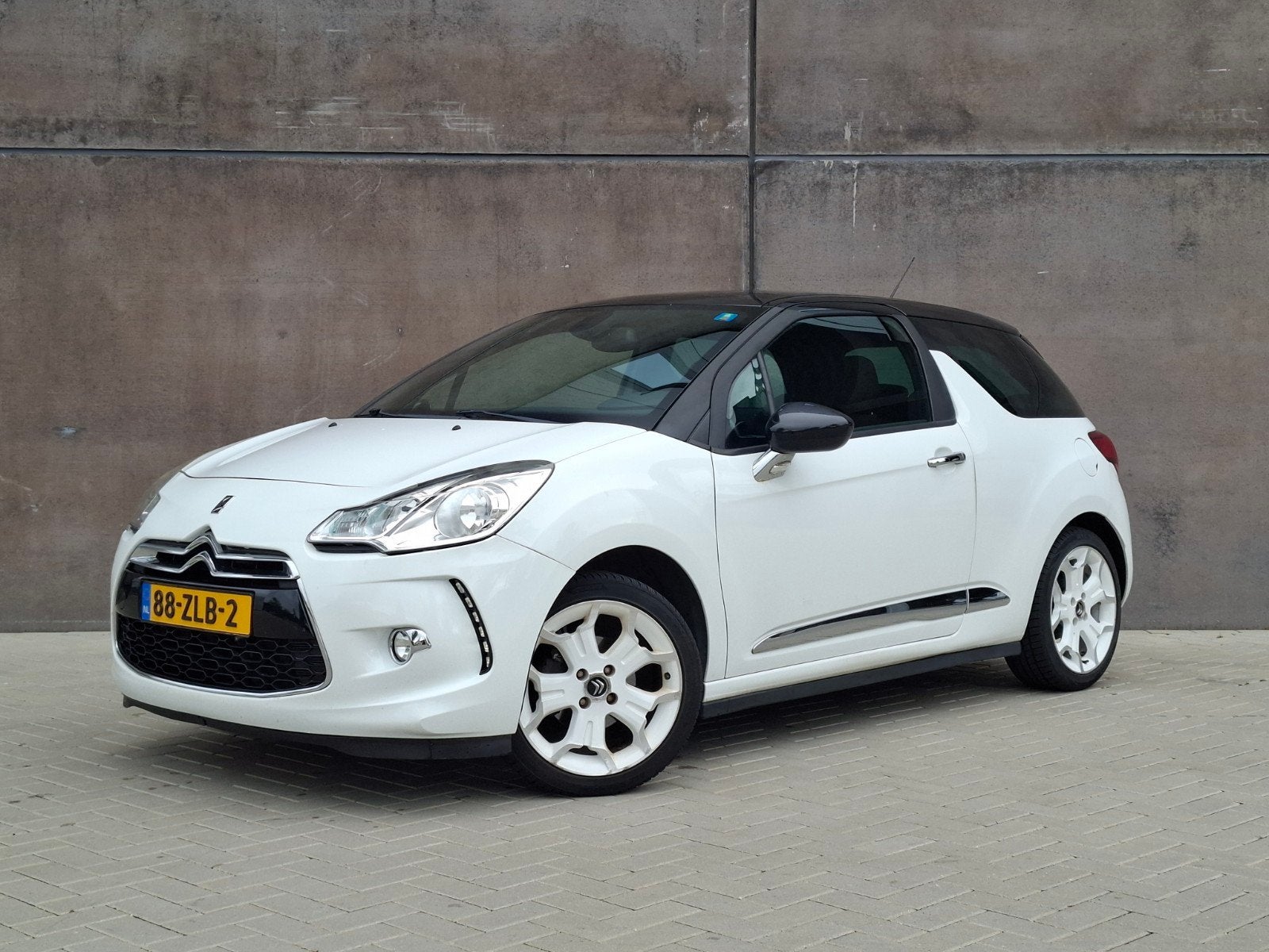 Citroën DS3 | Alcantara Sportstoelen | Cruise contole, Voorwielaandrijving, 40 €/maand, Alcantara, Wit