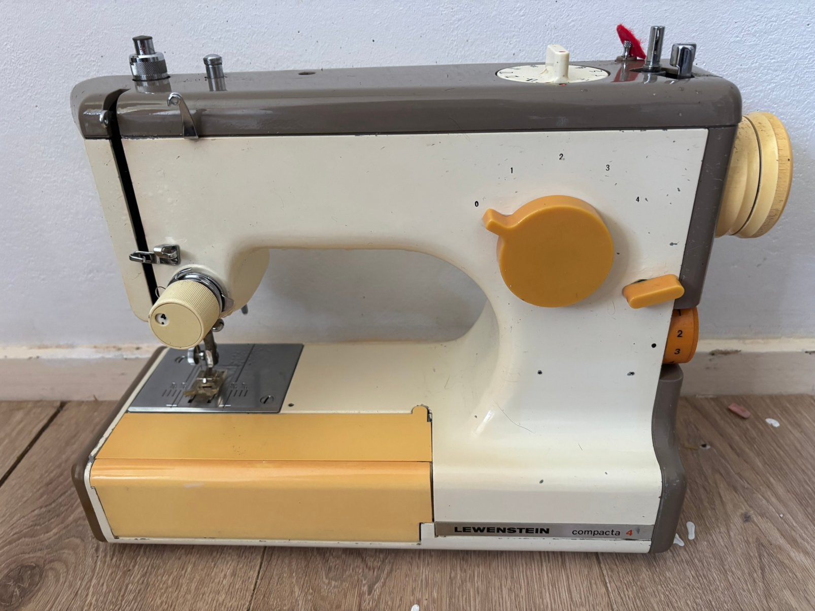 Naaimachine in doos, Ophalen, Zo goed als nieuw, Naaimachine, Overige merken