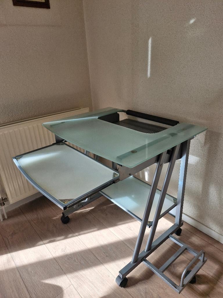 Computertafel met uitschuifbaar onderblad, Ophalen, Gebruikt