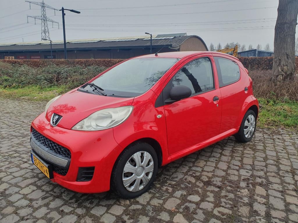 Peugeot 107 1.0 12V 5DR 2012 Rood, Voorwielaandrijving, Stof, 4 stoelen, 68 pk