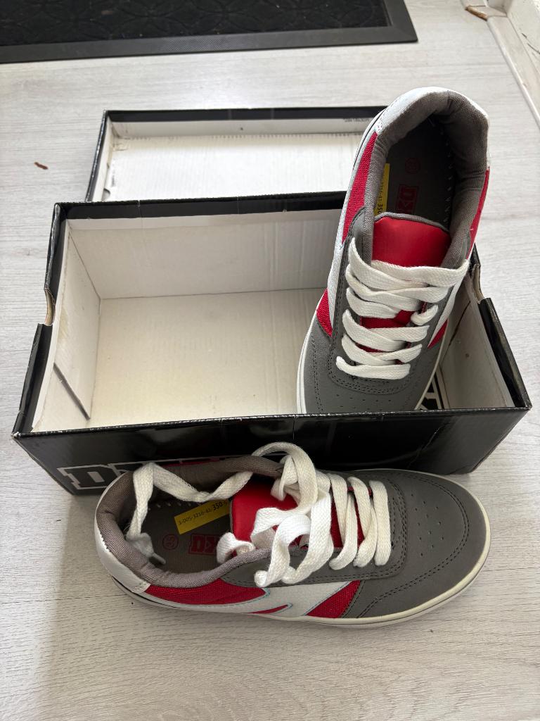Dxxz kinderschoenen splinternieuw maat 35, Kinderen en Baby's, Kinderkleding | Schoenen en Sokken, Ophalen, Jongen of Meisje, Schoenen
