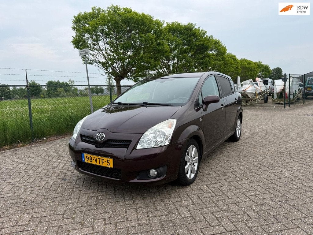 Toyota Verso 2.2 D-4D Luna Weinig Km Uniek op Grijs kenteken, Voorwielaandrijving, Gebruikt, 4 cilinders, Bruin