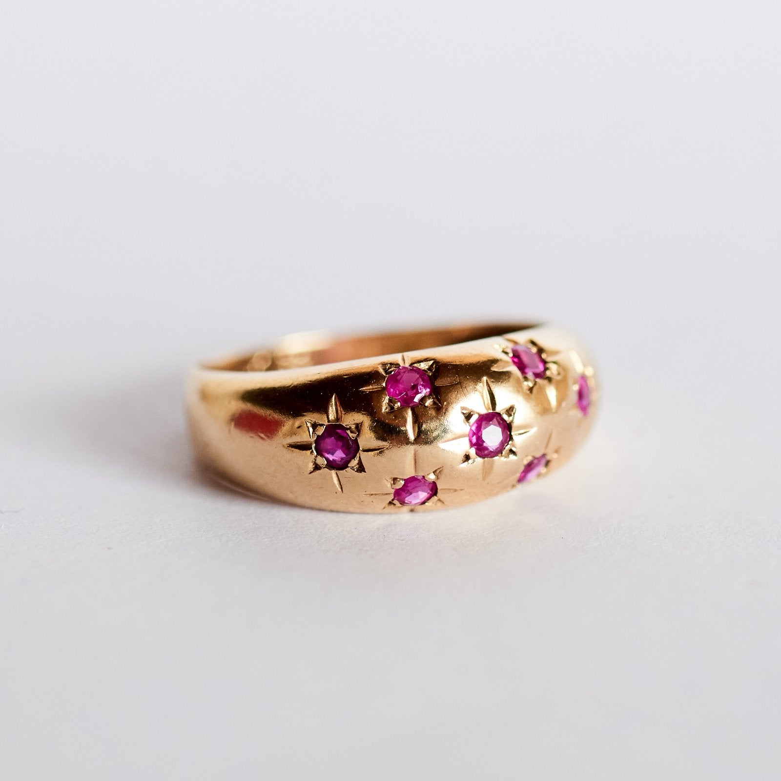 Vintage gouden ring met robijn 9 karaat ster antiek engeland, Ophalen of Verzenden, Zo goed als nieuw, 17 tot 18, Met edelsteen