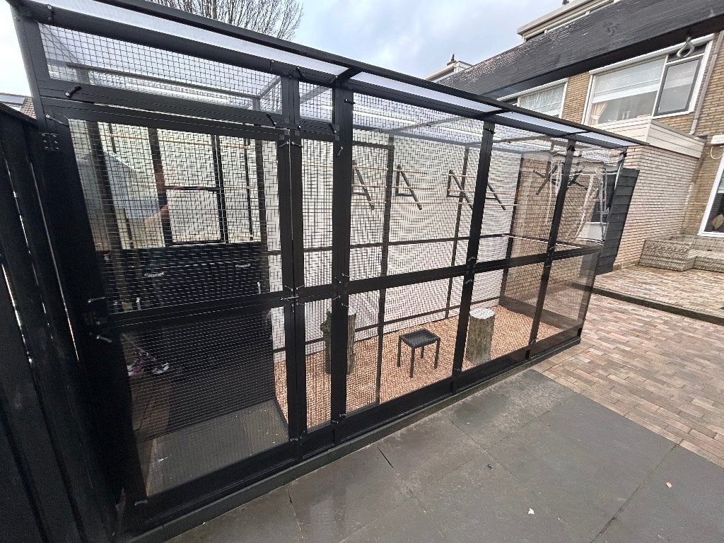 Mooie zo goed als nieuwe volière zwart met verlichting!, Dieren en Toebehoren, Ophalen of Verzenden, Zo goed als nieuw, Aluminium