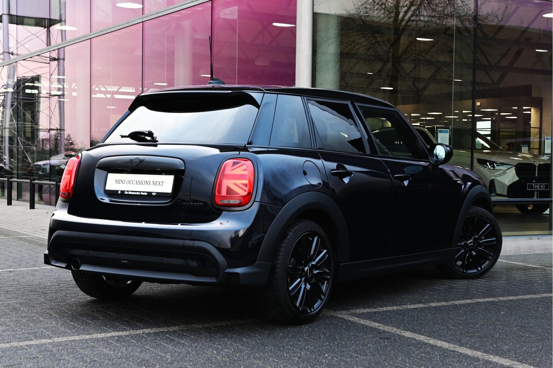MINI Hatchback Cooper Classic Automaat / Achteruitrijcamera, Auto's, 136 pk, Gebruikt, Met garantie (alle), Leder en Stof