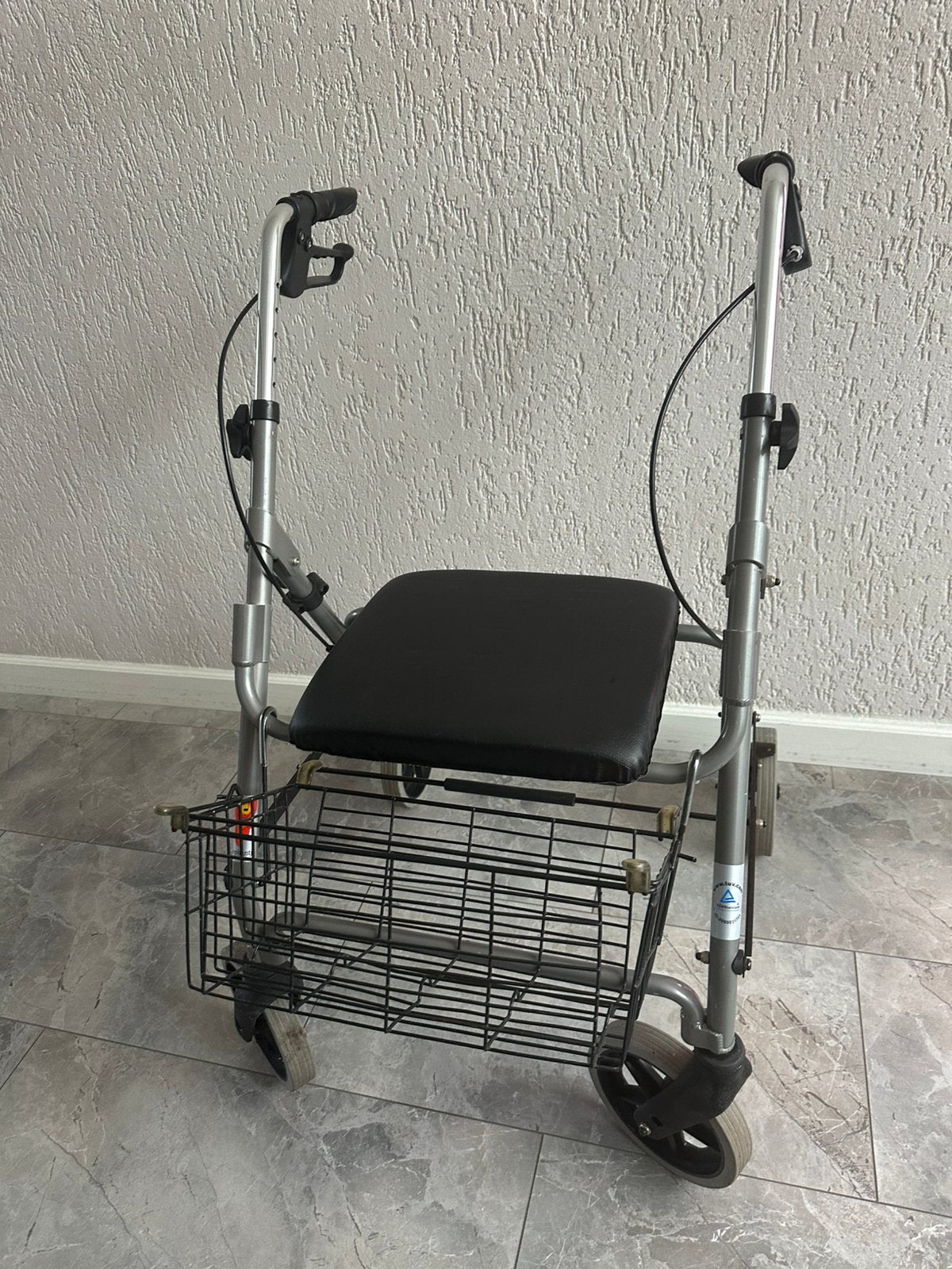 Rollator met boodschappen mand, Diversen, Rollators, Ophalen of Verzenden, Opvouwbaar, Zo goed als nieuw