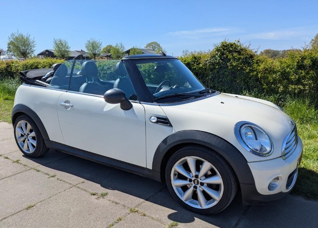 Mini 1.6 ONE Cabrio 2012 - Pepper white, Auto's, Mini, Voorwielaandrijving, 4 cilinders, 4 stoelen, Bruin