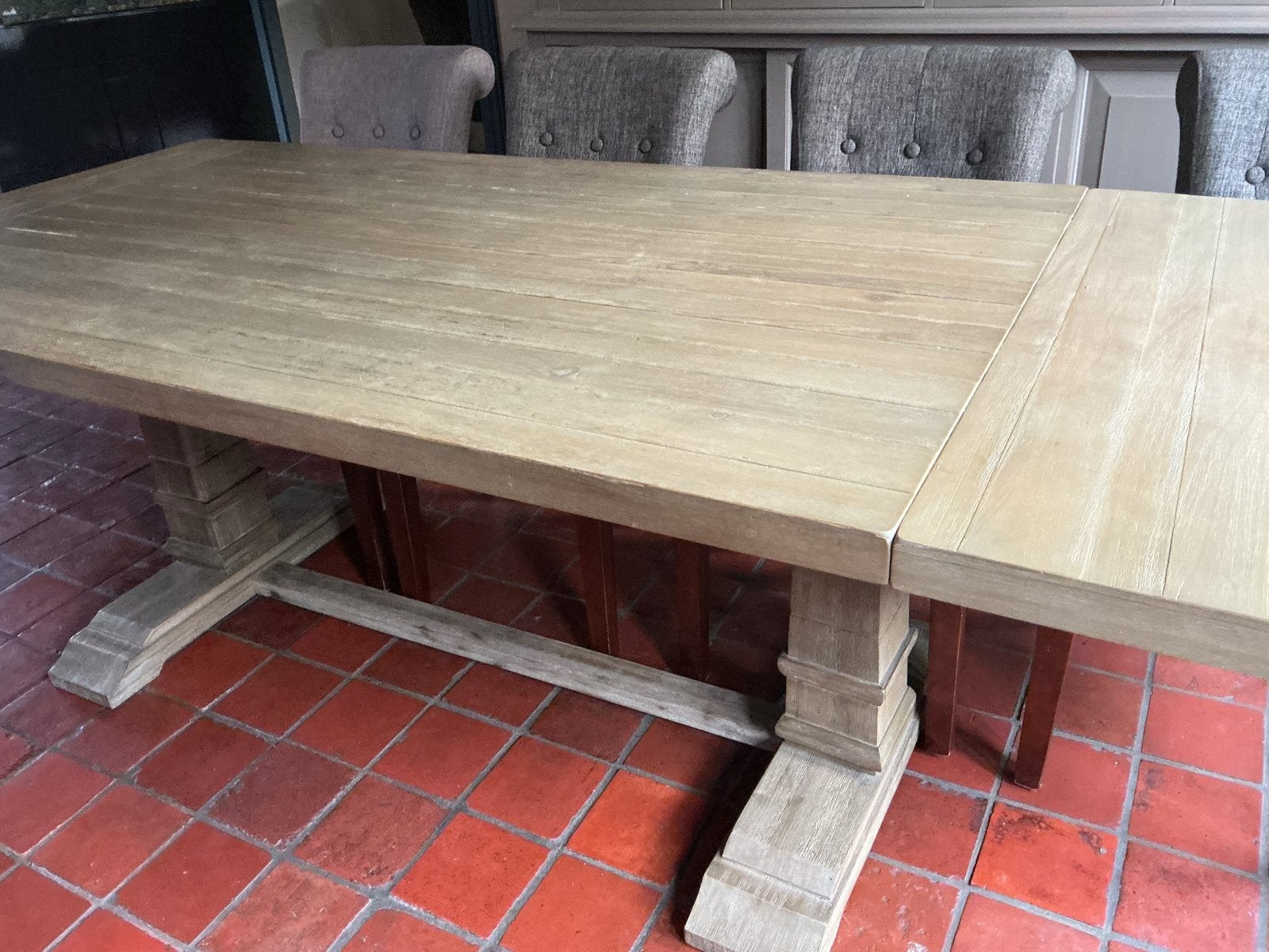 Grote uitschuifbare eettafel met 2 verlengstukken