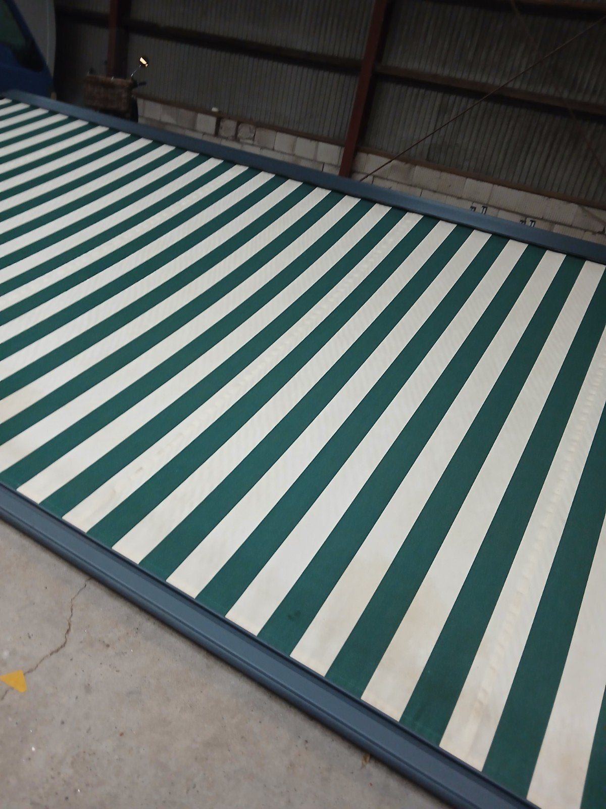 pergola zonnescherm op 2 staanders 573 x 300 electrisch., Ophalen