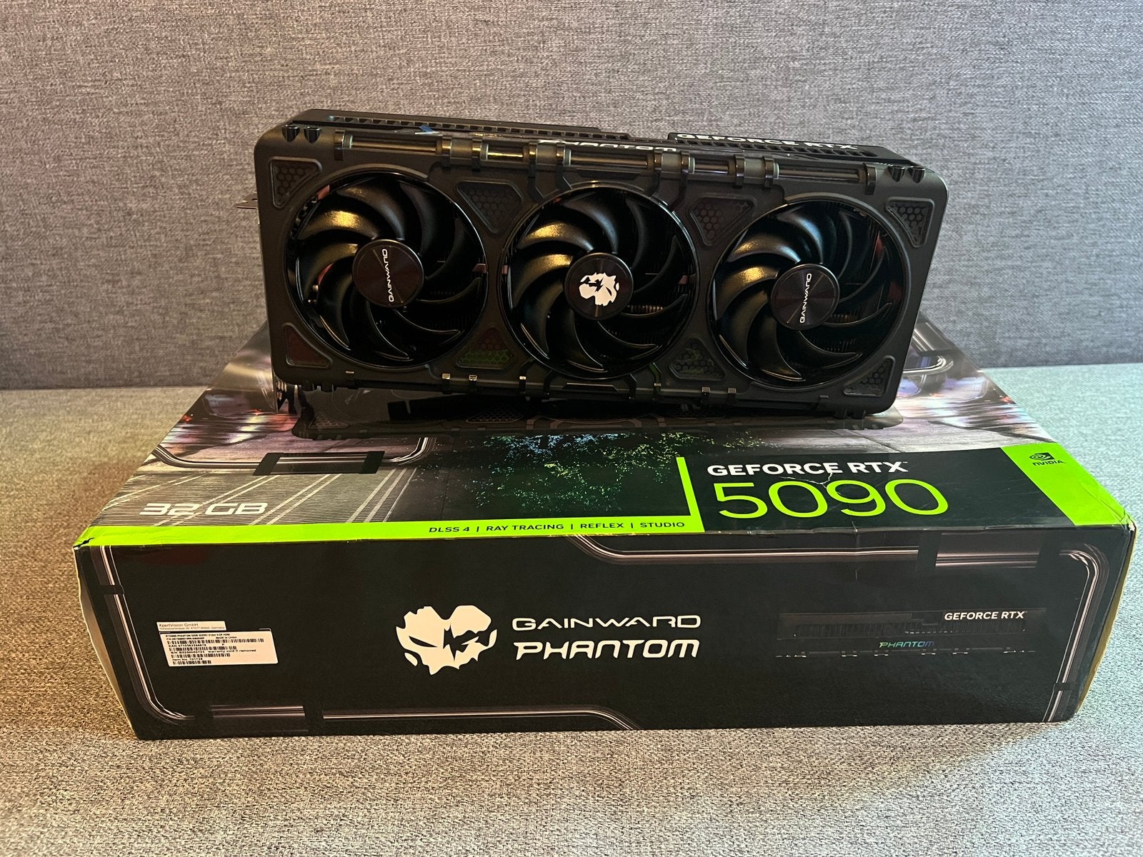 Defecte RTX 5090, Overige soorten, Ophalen of Verzenden, HDMI, Niet werkend