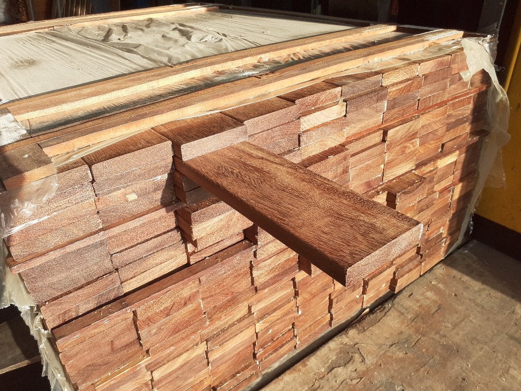 Partij 66m2 hardhout open gevelbekleding 21x100mm- 166 stuks, Planken, Nieuw, Ophalen of Verzenden, Hardhout