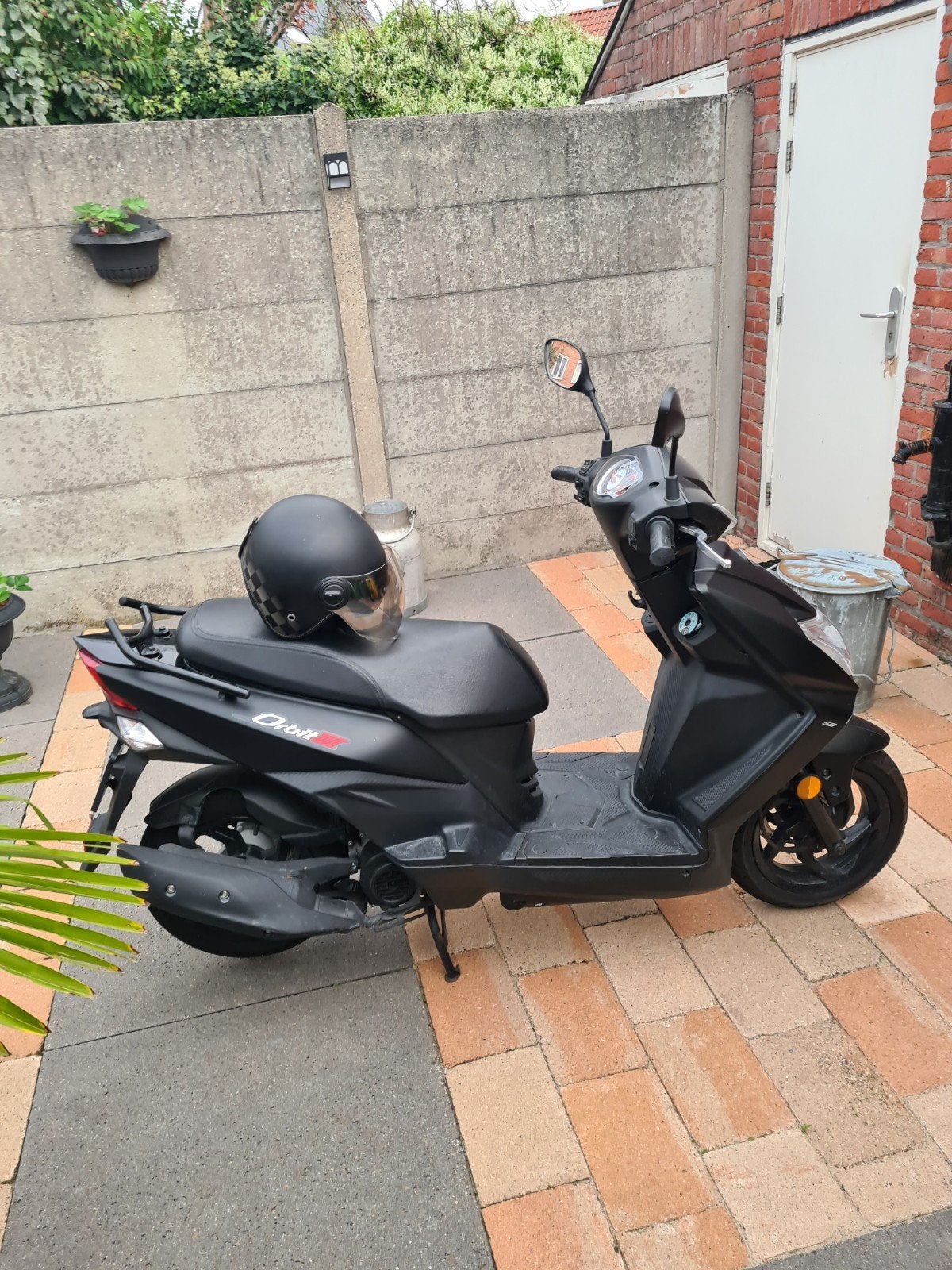 wegens ziekte sym orbit 3 25 km, Fietsen en Brommers, Ophalen, Nieuw, Benzine, Orbit