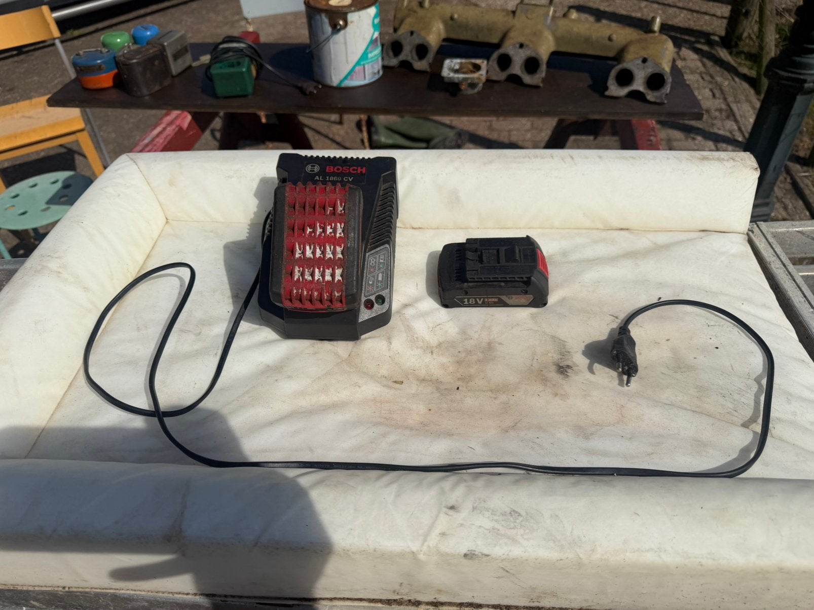 Bosch oplader+ 2 x accu, Ophalen, Boormachine